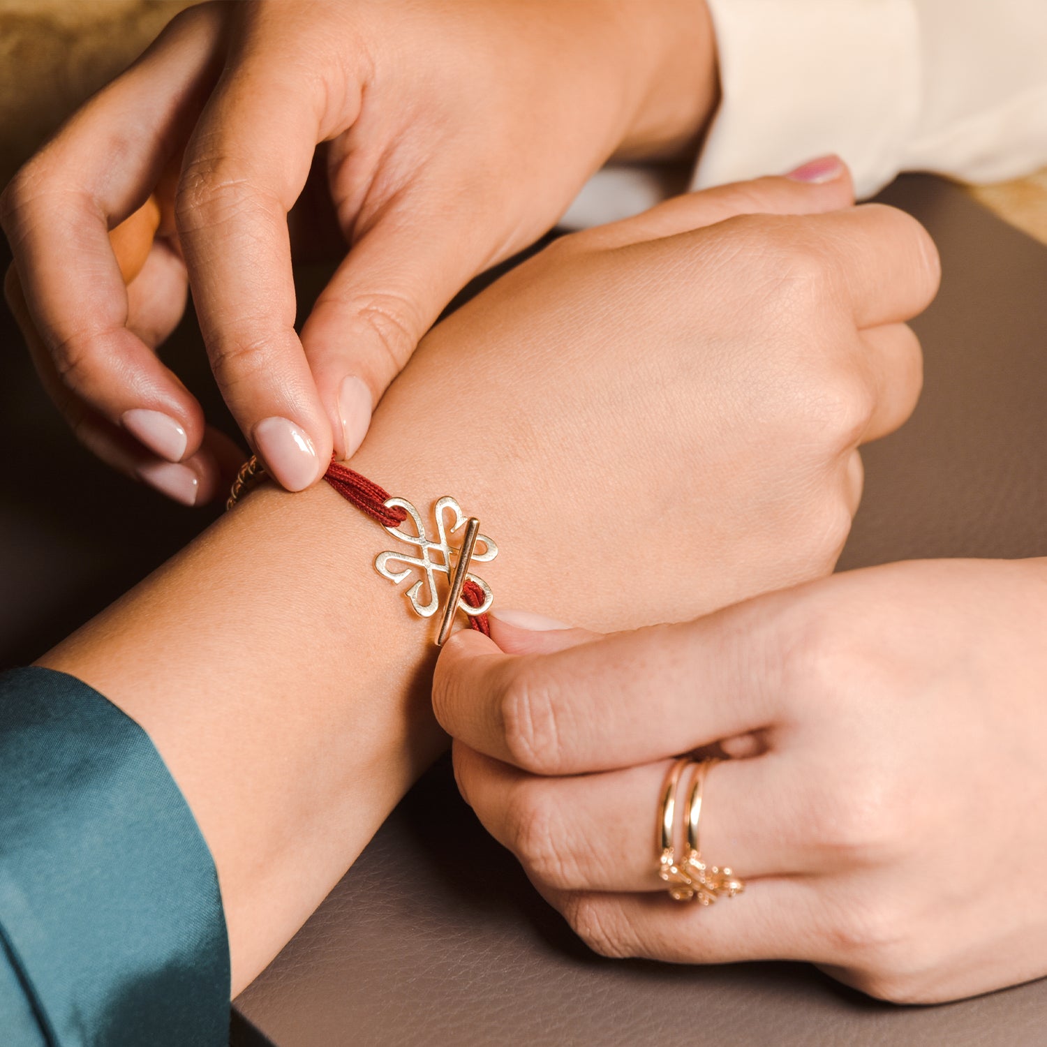 Philia Paris - Bracelet Attachement Plaqué Or3