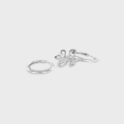 Boucles d'oreilles pendantes avec le logo Philia en argent 