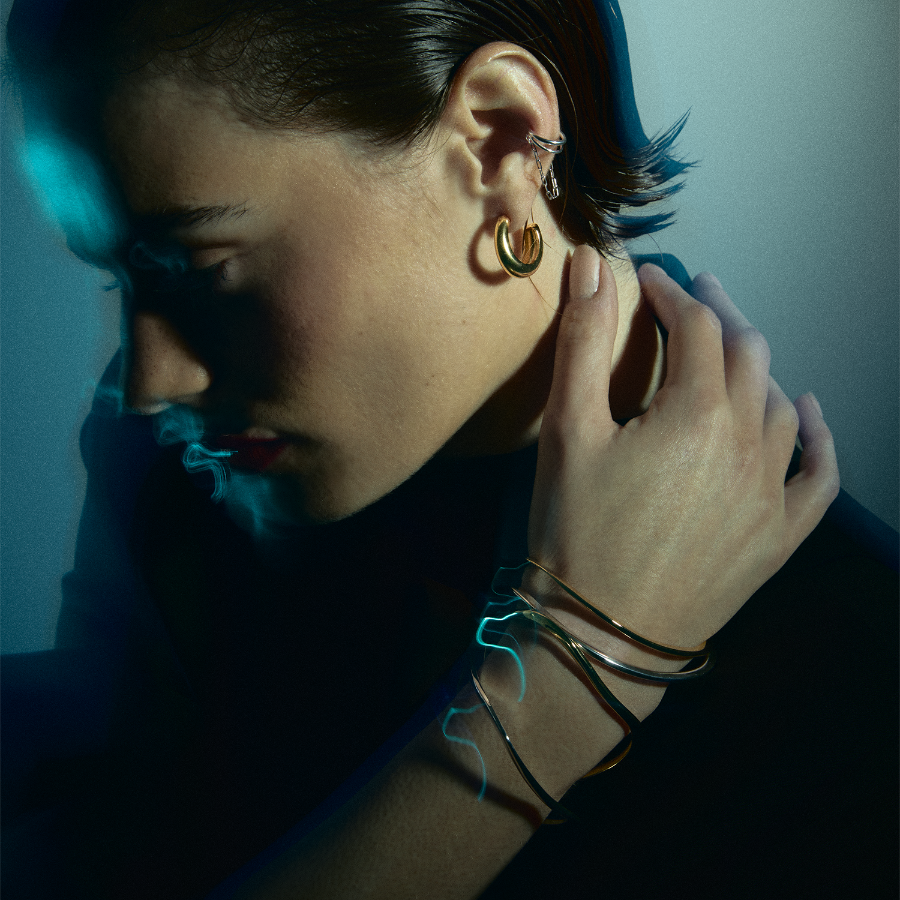 Jonc plat et irrégulier en plaqué or et en argent 925